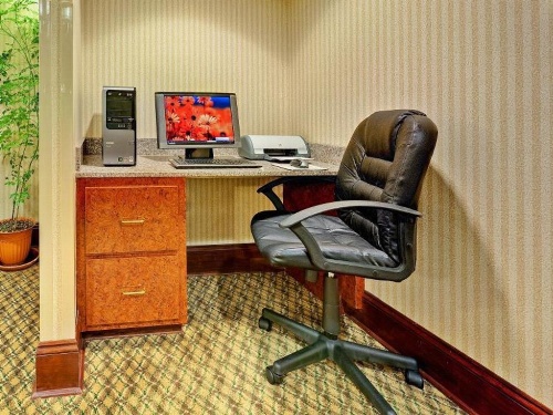 Holiday Inn Express Hotel & Suites Greenwood image 3
